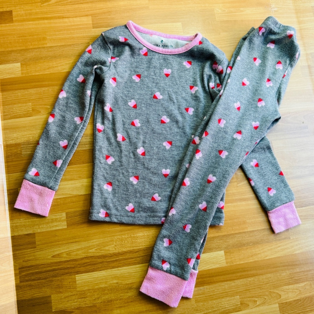 Laura Ashley girls heart pajamas size 3t gray and pink long sleeve polyester